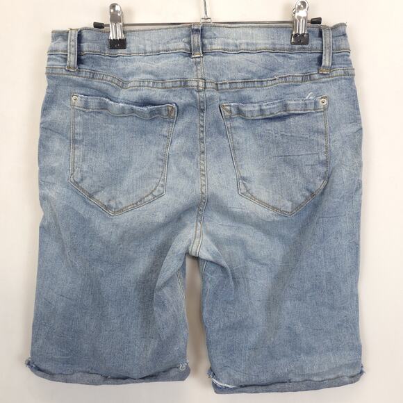 Kensie Jeans The Bermuda Shorts Womens 10 Light Wash Distressed Denim Rolled Hem - Picture 2 of 10